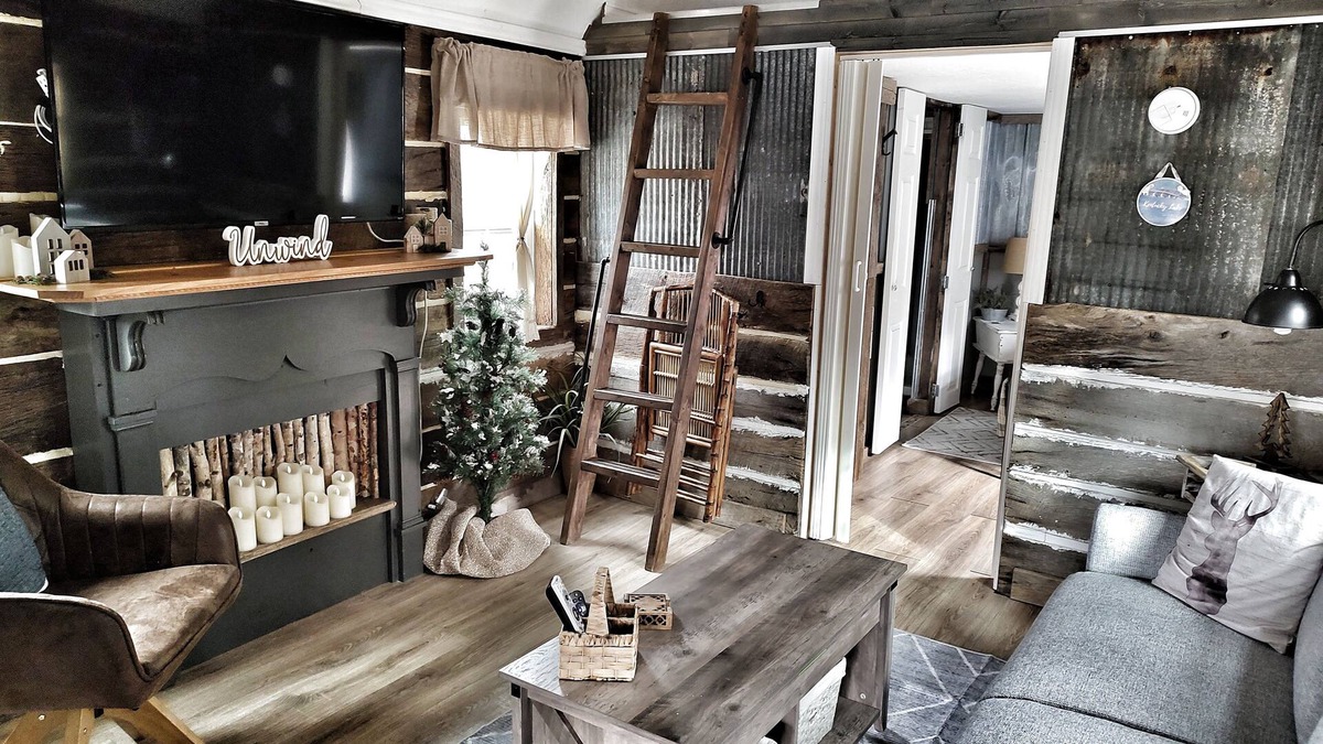 Springville House | Tiny House near Kentucky Lake, Wifi, Kayaks, Fire Pit🔥Dog-Friendly🐶Porch Swing