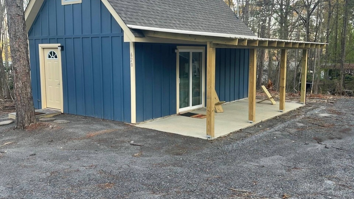 Dadeville Cabin | Tiny House (not on water front) near lake martin, and boat ramp