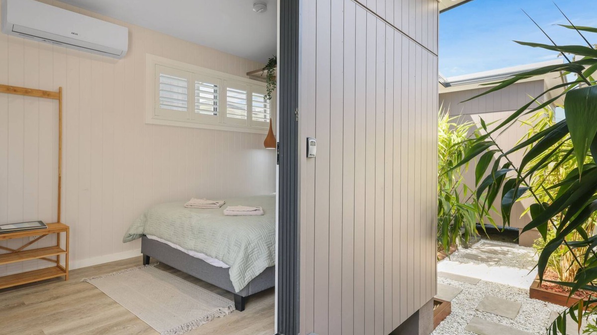 Sanctuary Point Cabin | Tiny House Stayz Stay for 3 Pay for 2! - House 3
