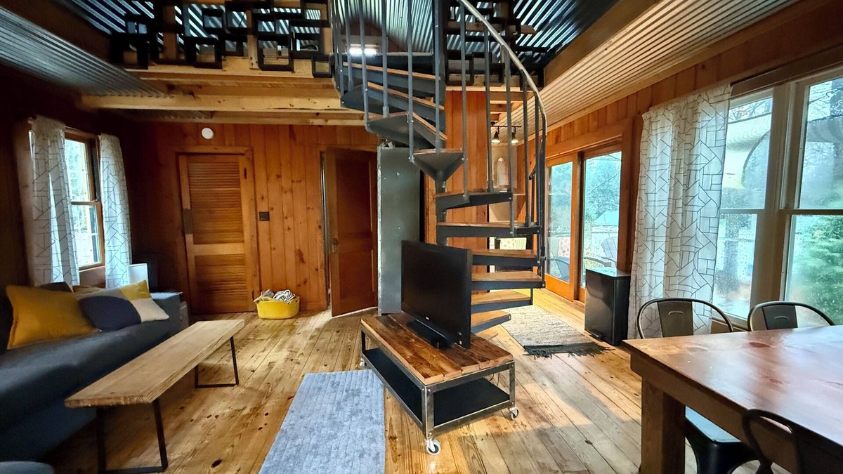Clymer House | Tiny House with a Twist - 8 min to Peek n' Peak Ski Resort - Dog Friendly!