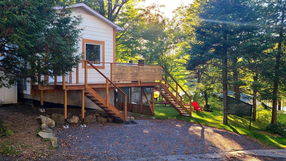 Orford Ski Chalet | Tiny house with large terrace and lake view in Orford