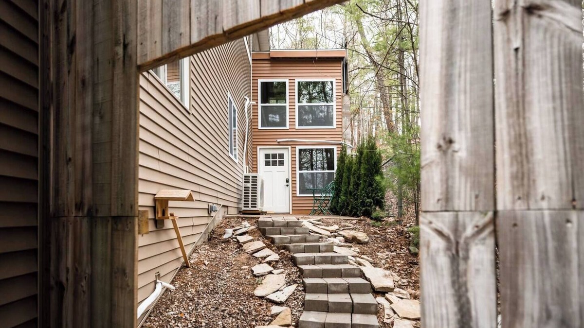 Mayfield House | Tiny Loft | Spider Lake | Sandy Beach | SUP Rental