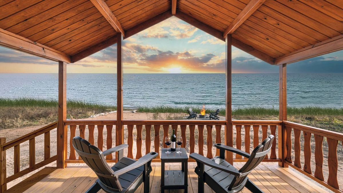 Escanaba Cabin | Tiny Log Cabin on Lake Michigan Shore Full Week Rental