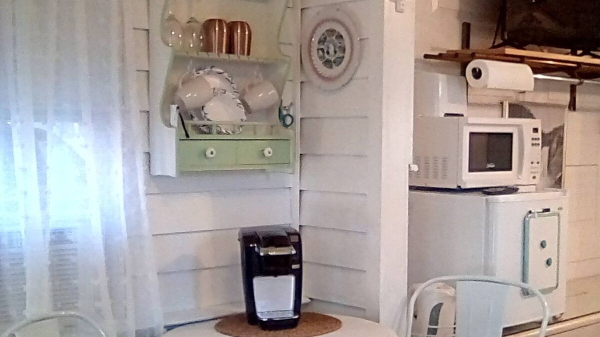 Cody Cabin | Tiny one room cabin