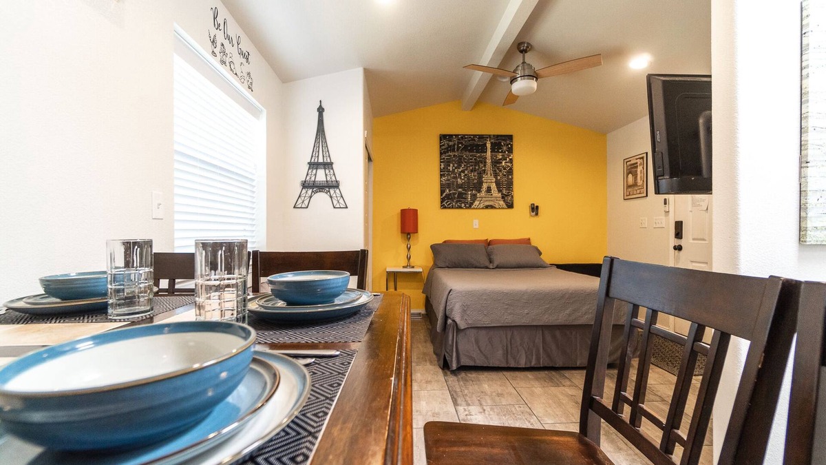 Biggs Field Apartment | Tiny Paris home| Full Kit|Suite|Safe & Comfortable