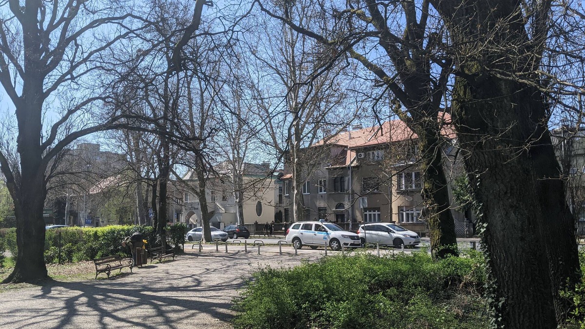 Zagreb Apartment | Tiny Studio w Ensuite Bathroom, Queen Bed, 42" TV & AC