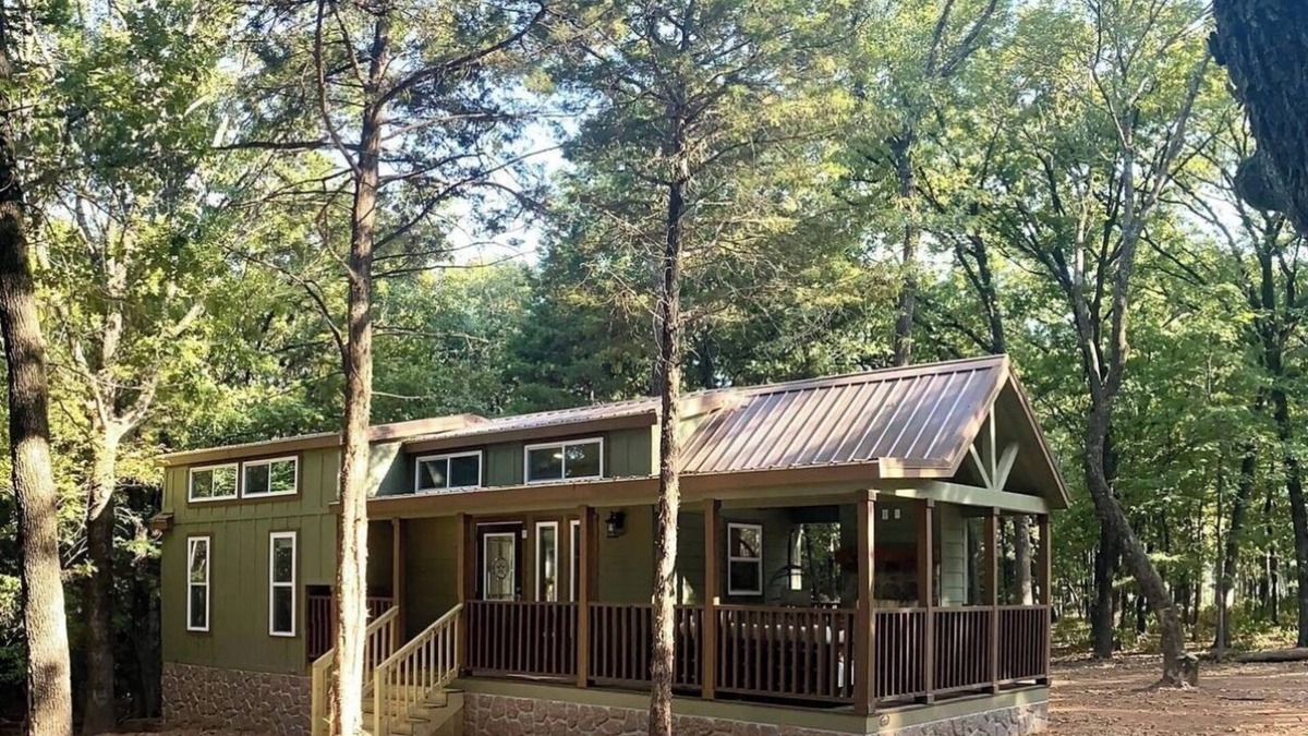 Pottsboro Cabin | Tiny Texoma Treasure: Your Wooded, Lakeside Wonderland - Green House