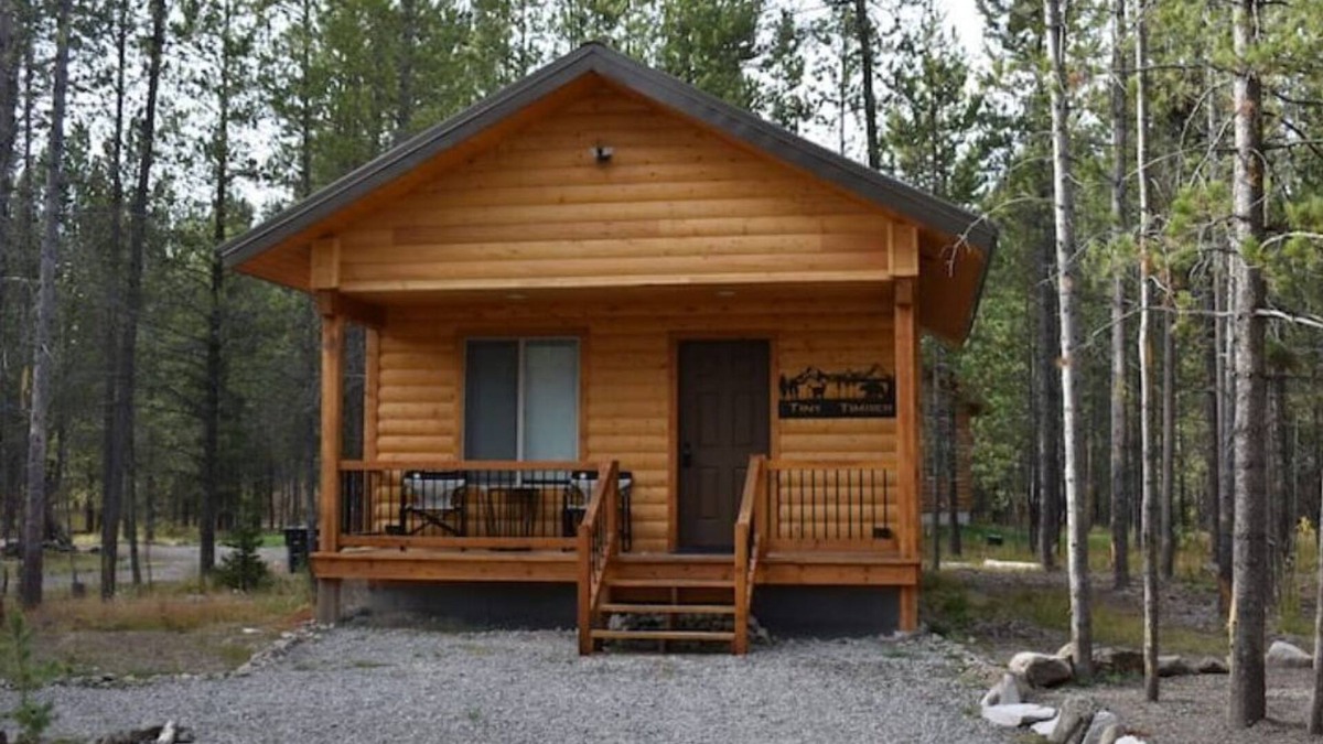 Island Park Cabin | Tiny Timber-28 miles to Yellowstone