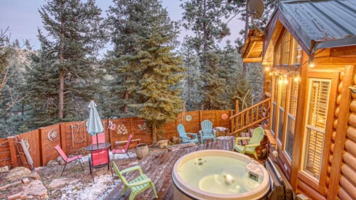Ruidoso House | Tiny Timber House - Hot tub - Cabin