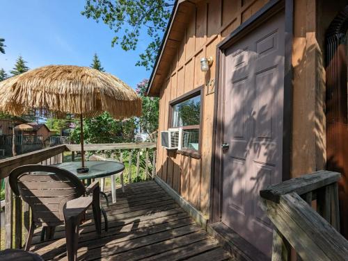 Wasaga Beach House | Tiny Wood Cottage 12