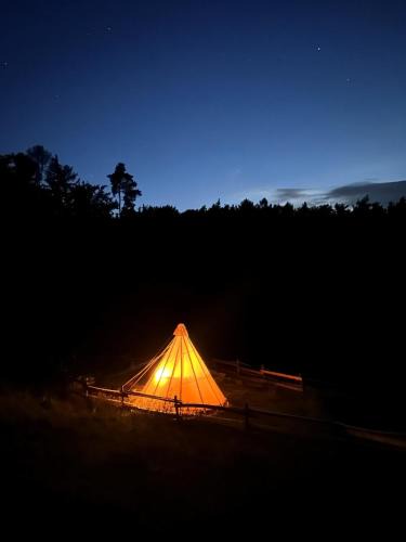 Hartl Ski Chalet | Tipi-Glamping am Gut Kunterbunt