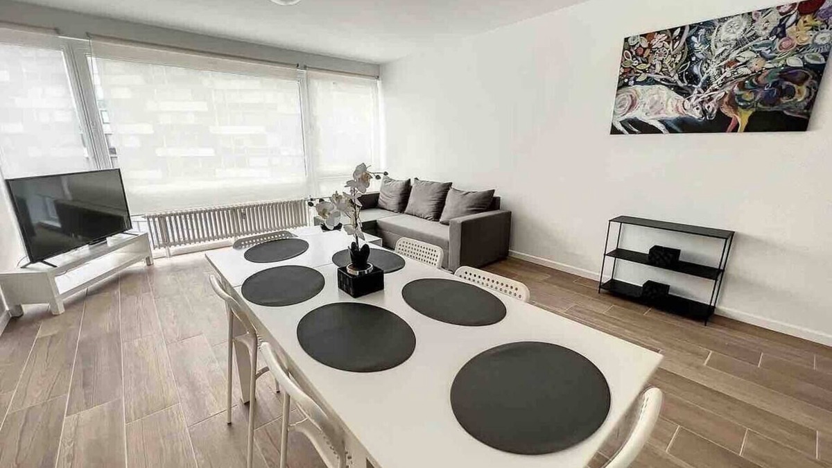 Charleroi Apartment | Tirou 5 center - train station - airport