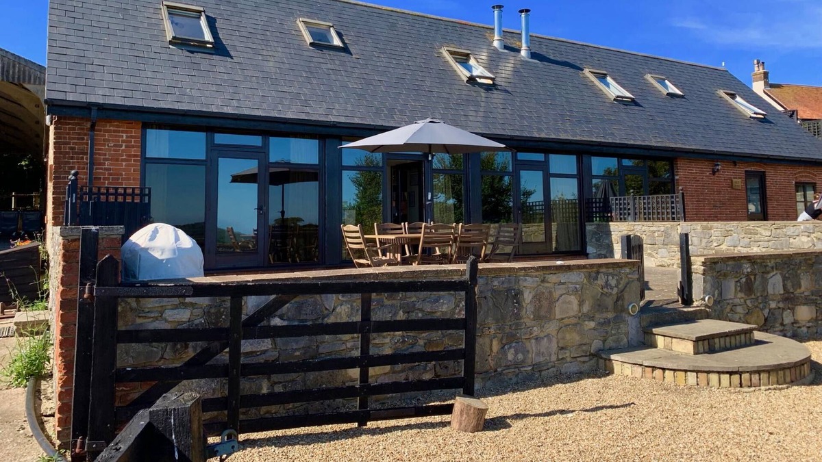 Ryde House | Tithe Barn a Stunning family home with views