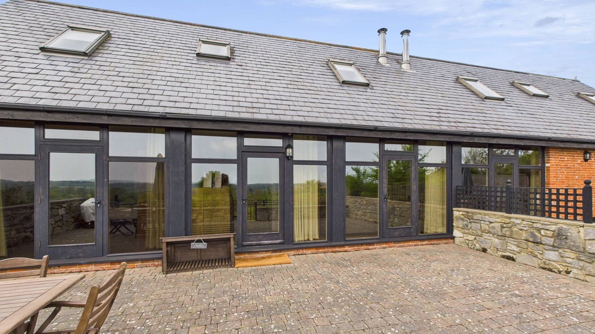 Ryde House | Tithe Barn, Little Upton Farm
