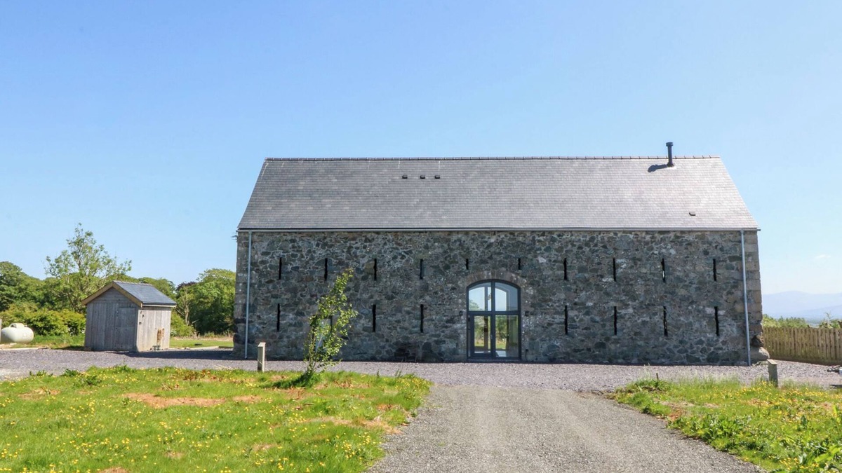 Bodorgan Cottage | TITHE BARN, pet friendly, luxury holiday cottage in Malltraeth