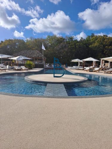 Grand-Bourg Hotel | Titi Happy days