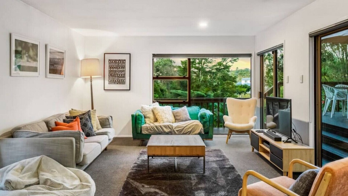 Titirangi House | Titirangi Artistic Haven | Wifi & Native Trees