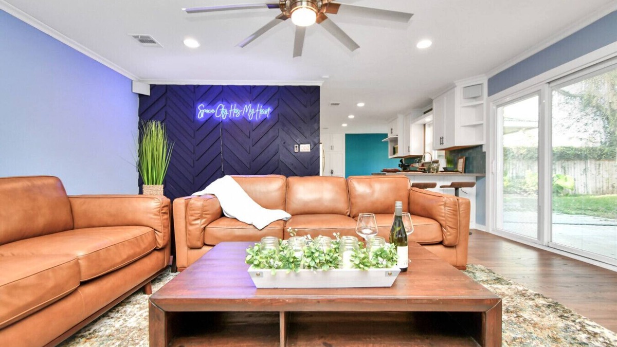Friendswood House | TL- NASA 4BR Escape | HeatedPool, HotTub & Daybed