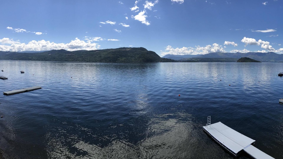 Scotch Creek House | TLC Beachhouse "Suite 1" - Waterfront - Shuswap Vacations and Sledding Accommodation (clone)