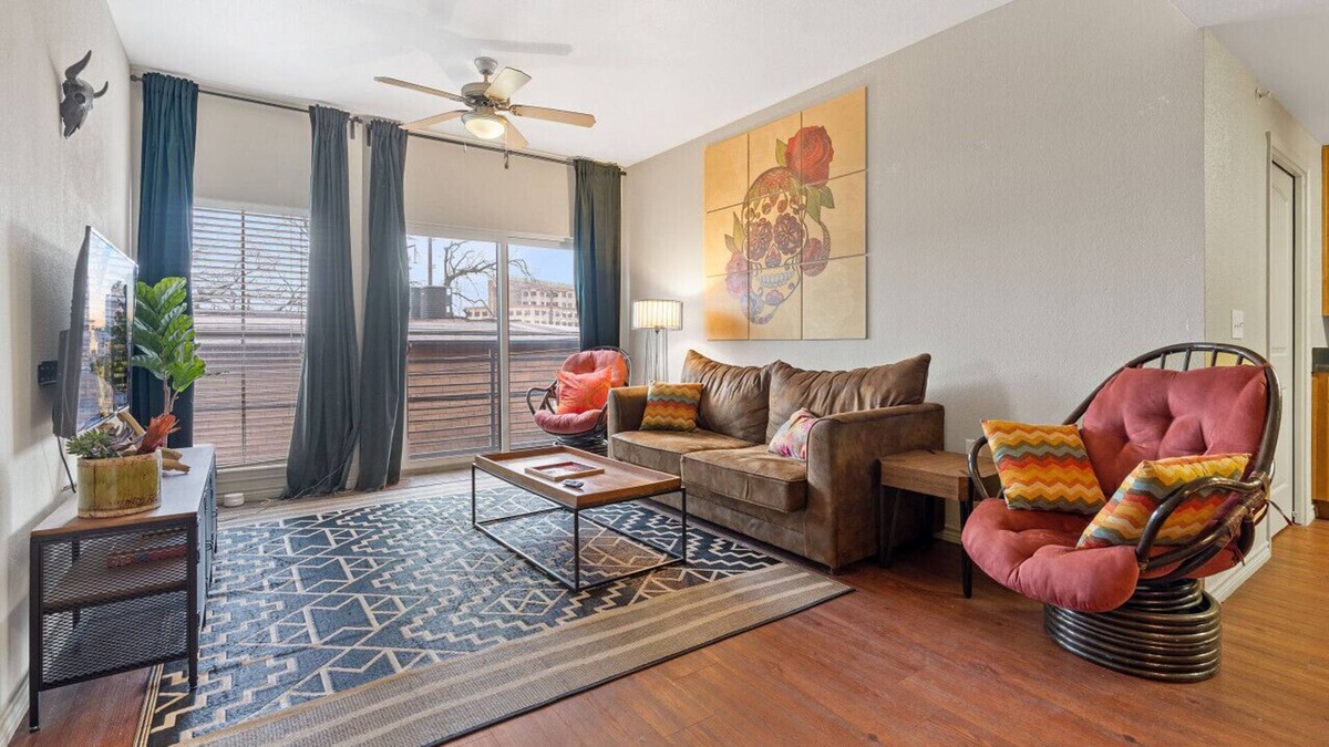 North Loop Condo | TNC 205 luckey · Beautiful 4 Bedroom Condo, GREAT location!