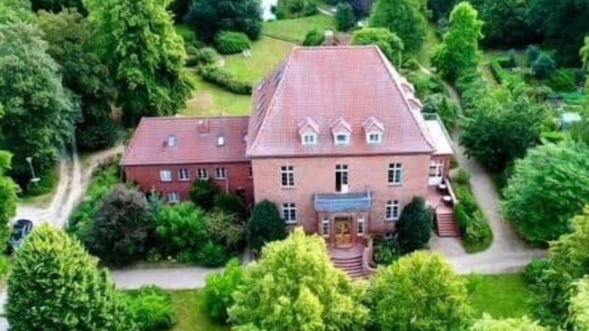 Warnkenhagen Ski Chalet | To complete, Gutshaus Gottin