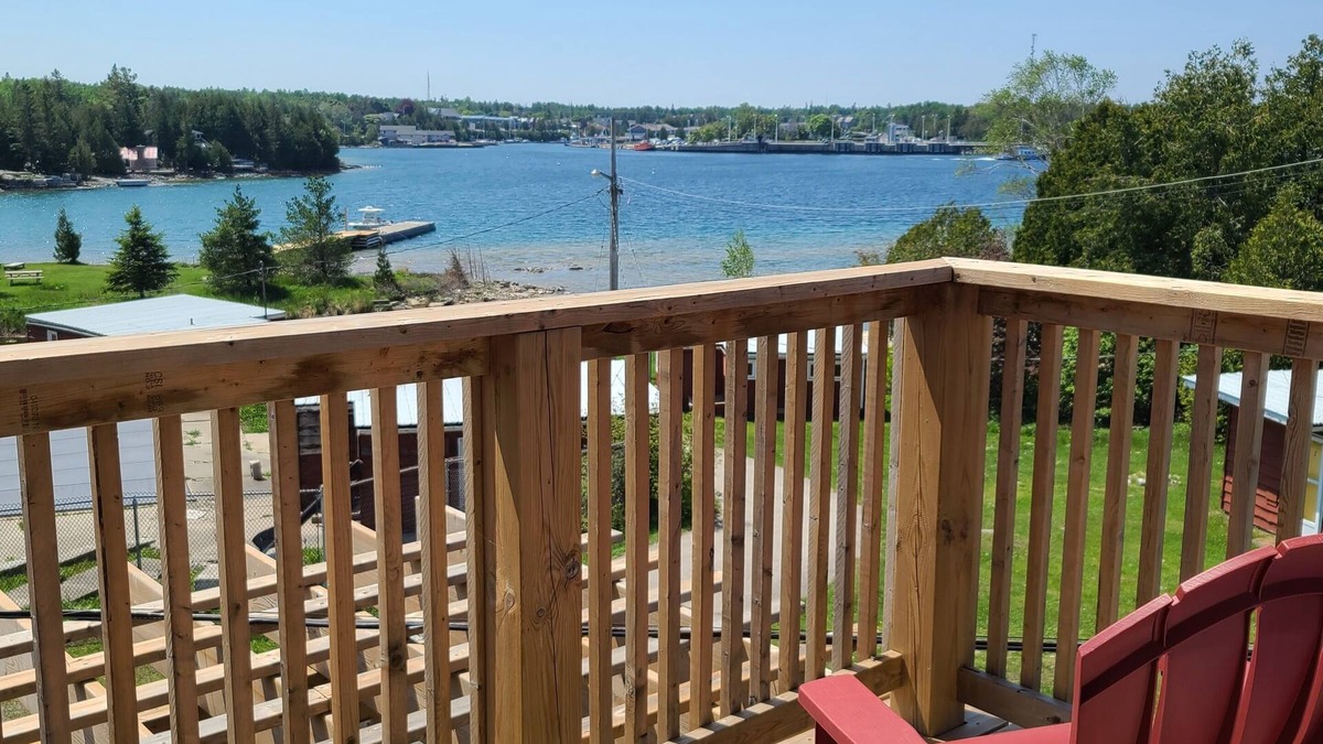 Tobermory Hotel | Tobermory Inn & Suites