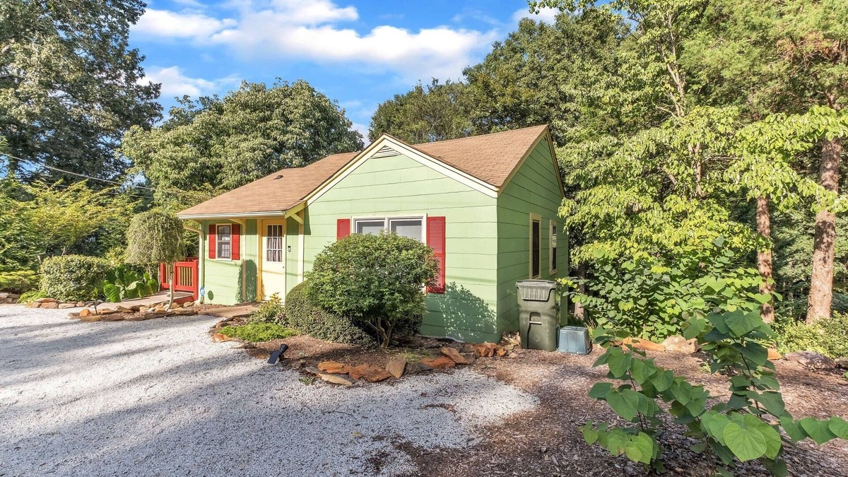 Toccoa Cottage | Toccoa House (2-Bedroom Cottage) - Handicap accessible - Pets Allowed by RedAwning