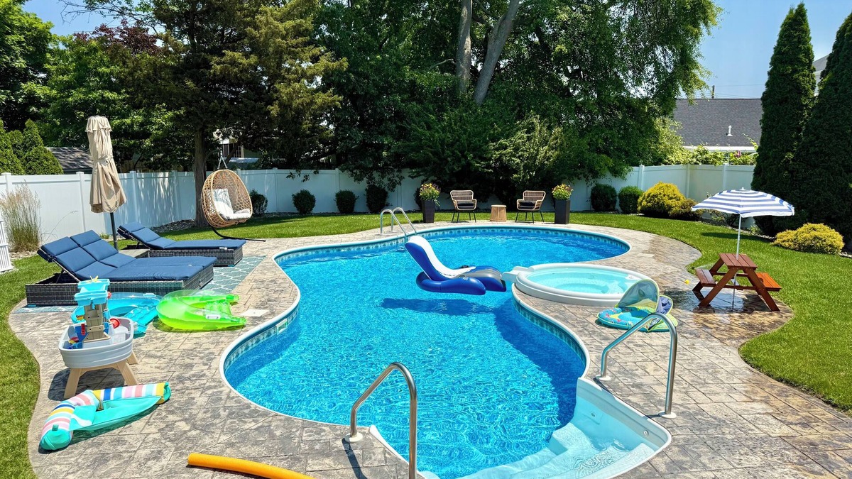 Point Pleasant Beach House | Toddler Friendly, toys, boardwalk, beach, downtown, POOL, & clean! You get ALL!