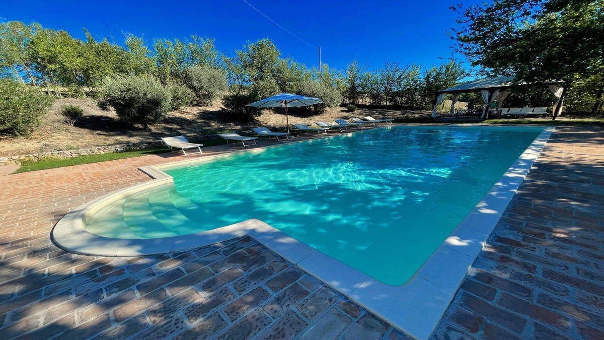 Todi Villa | TODI BY THE POOL/SLEEPS 10/EXCLUSIVE POOL/WALK TO TODI 4 KMS/RESTAURANT 0.5 KMS