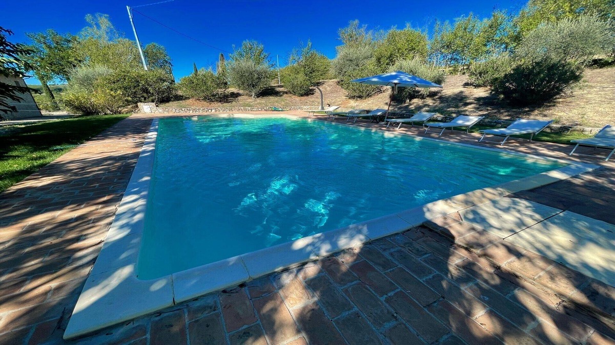 Todi Villa | TODI BY THE POOL/SLEEPS 10/EXCLUSIVE POOL/WALK TO TODI 4 KMS/RESTAURANT 0.5 KMS