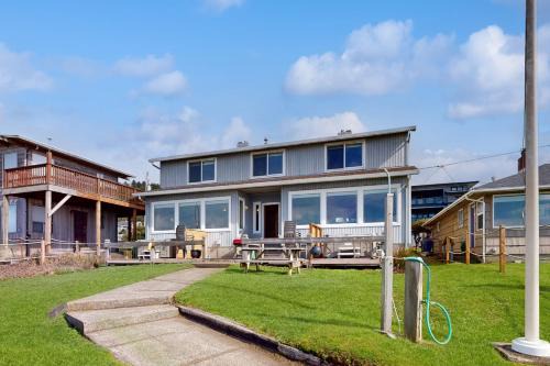 Roads End House | Toes In The Sand