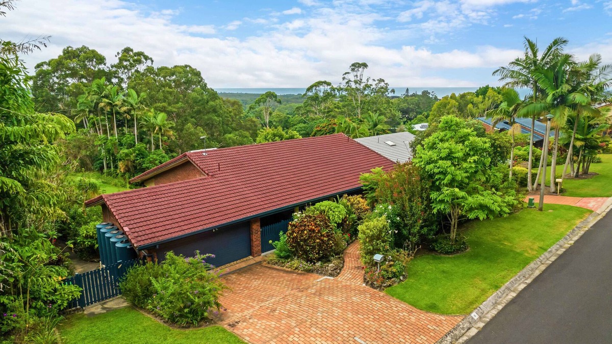 Ocean Shores House | TONGARRA - Ocean views - Lush coastal home