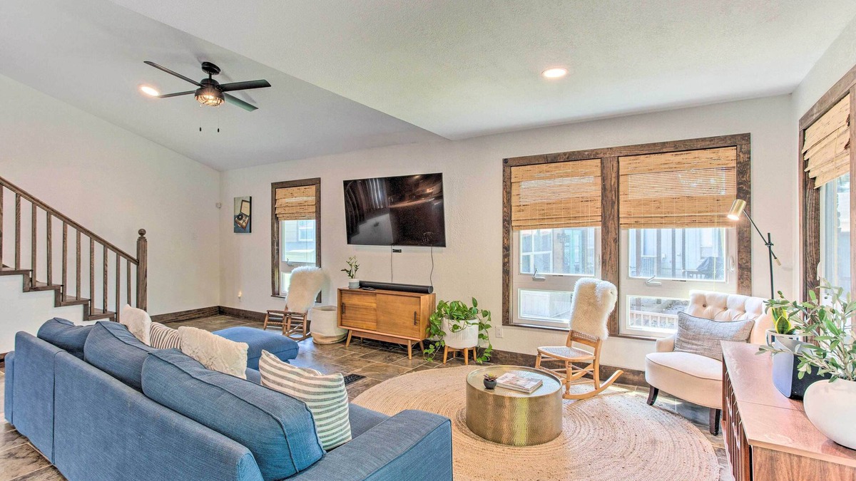 Tool Cabin | Tool Waterfront Home w/Hot Tub & Fire Pit!