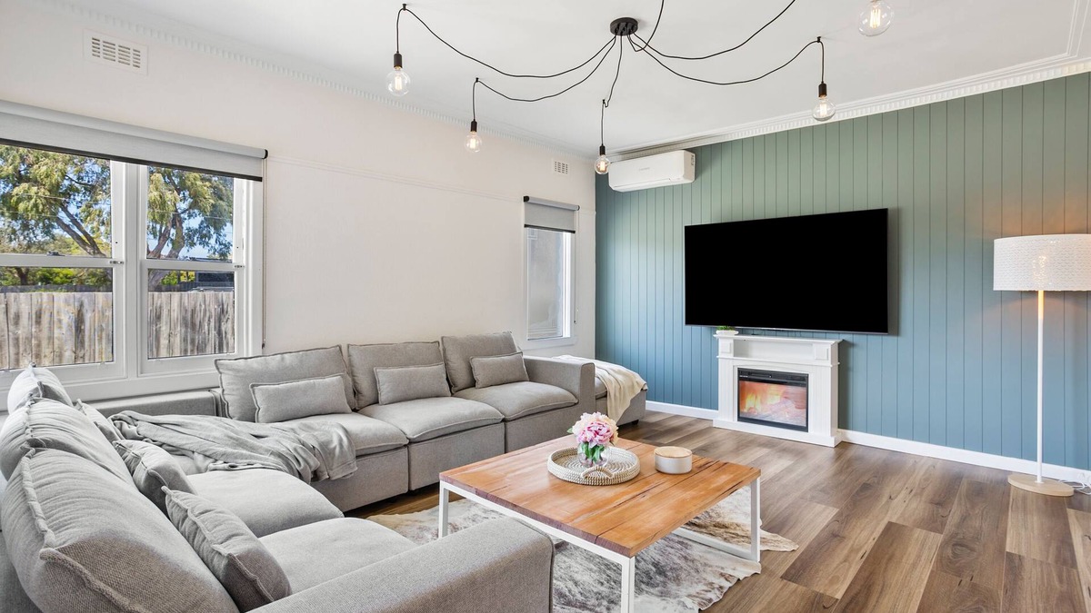 Tootgarook House | Tootgarook Beach retreat today and experience the epitome of beachside luxury