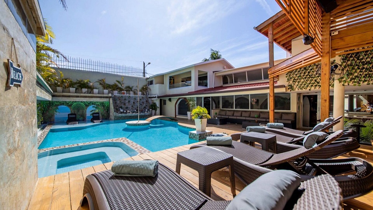 El Batey Villa | Top-class guest-friendly central villa with pool/basketball/gym/billiard/BBQ!