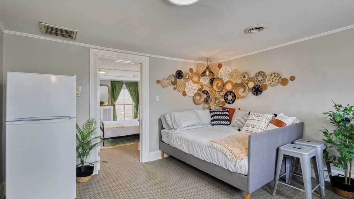 Capitol Hill Apartment | Top-Floor 1BR in Historic Capitol Hill