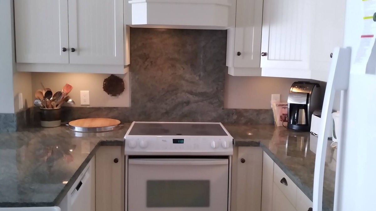 Kaslo Condo | Top floor and beautiful view at Marina Ridge on Kaslo Bay