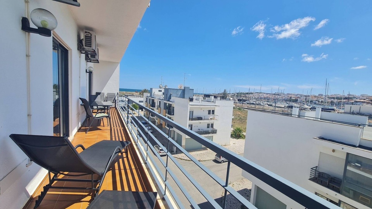 Lagos Apartment | Top floor apartment- beach, town & marina, elevator, A/C, WiFi, private parking