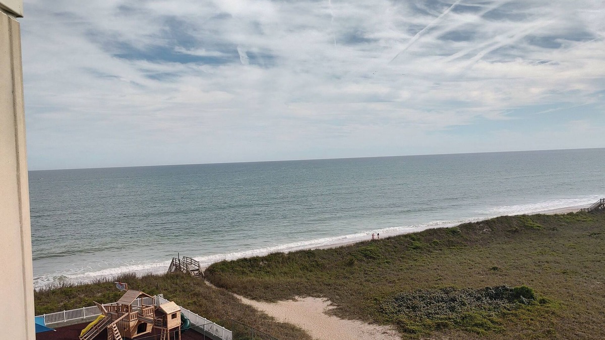 McCutcheon Field Condo | Top floor condo in N. Topsail Beach. Views of the beach & Intracoastal Waterway!