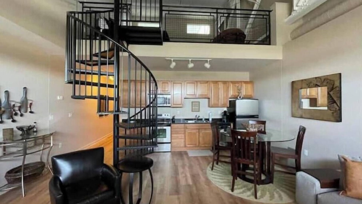 Sandusky House | Top Floor Condo By the Water