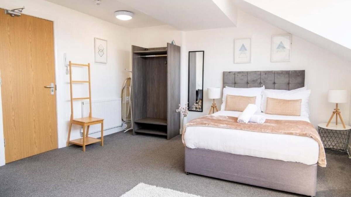 Southport Apartment | Top Floor Studio apartment Sleeps 2