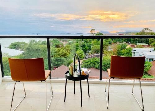 Kram Apartment | Top Floor Gorgeous Sunset View - Mae Phim Beachfront Condo