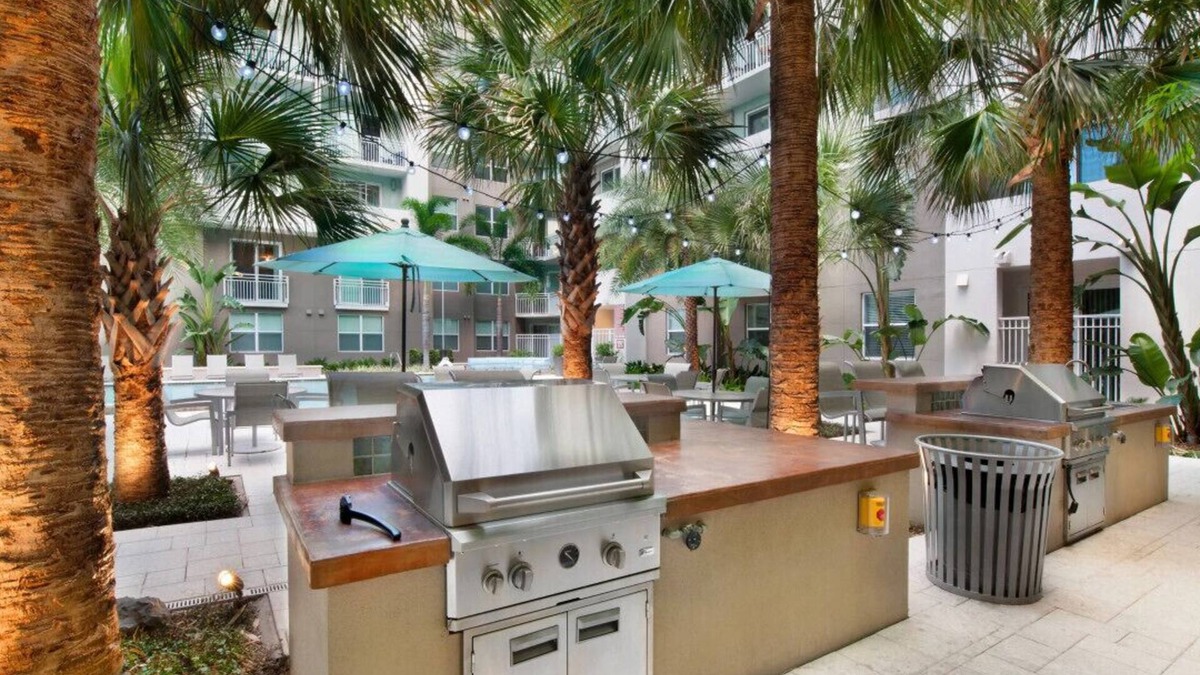 Historic Old Northeast Apartment | Top Floor Luxury Living, Downtown St. Pete