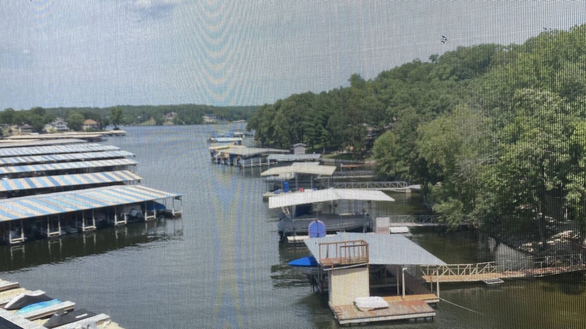 Osage Beach Condo | Top floor, one bedroom condo on the lake!