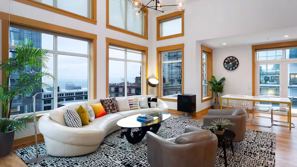 Belltown Condo | Top-Floor Penthouse Loft w/Bay & Space Needle Views in Heart of Seattle