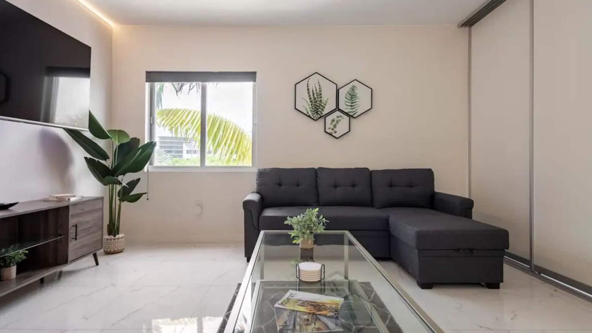 South Pointe Condo | TOP FLOOR 'PENTHOUSE' 2BED/2BATH