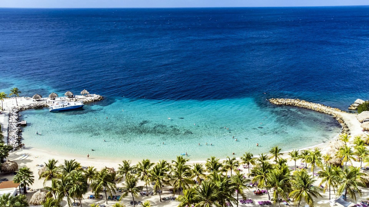 Sint Michiel Apartment | Top Floor Seaview Blue Bay Apt next to beach and golf course