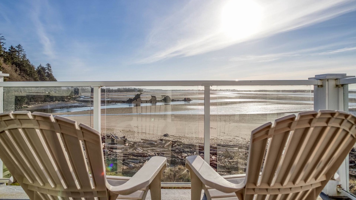 Lincoln City Condo | Top-Floor Siletz Bay Waterfront Ocean and Bay View