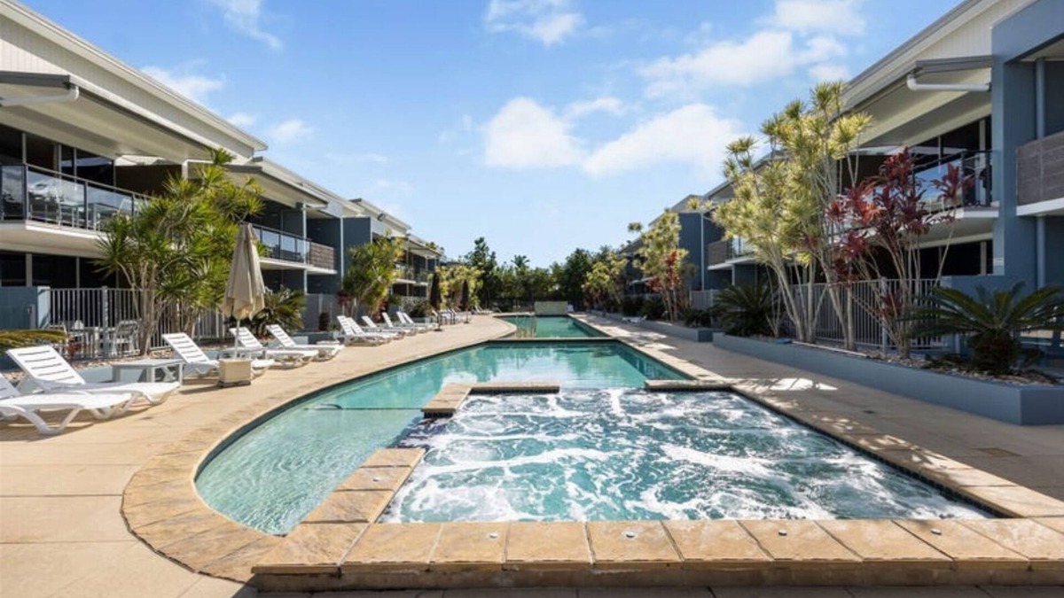 Urangan Apartment | Top Floor Studio Unit in Urangan Ocean Harbour Views Pool Spa