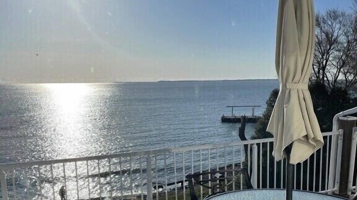 Put-in-Bay Condo | Top Floor Waterfront Put-in-Bay condo